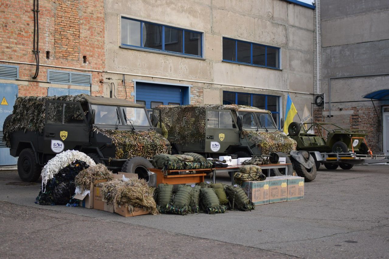 Надійний тил: із Черкащини на фронт відправили автівки й різне обладнання