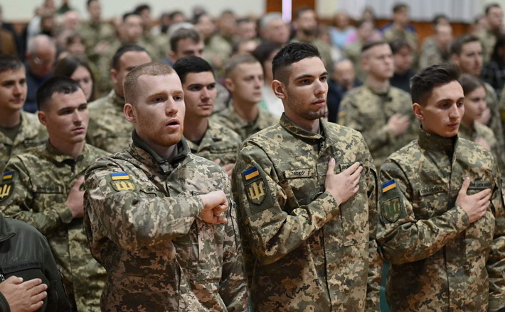 Понад пів сотні випускників на Черкащині отримали первинне військове звання