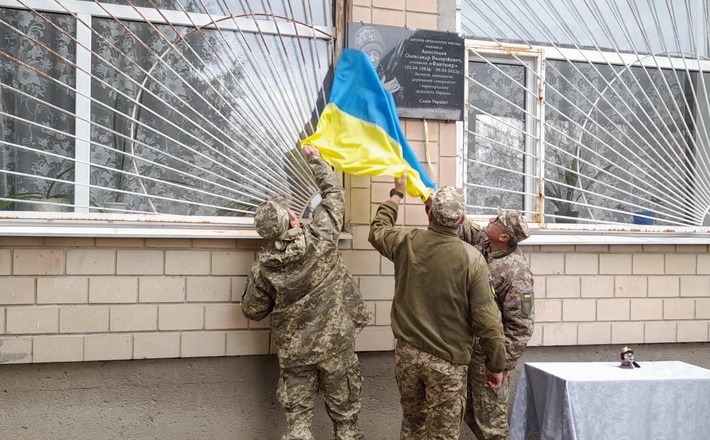 В Новоселиці відкрили меморіальну дошку на честь загиблого Героя