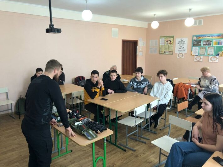 Черкаські школярі навчаються тактичної медицини