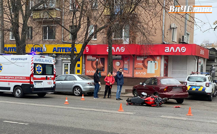 У Черкасах зіткнулись легковик і мотоцикл