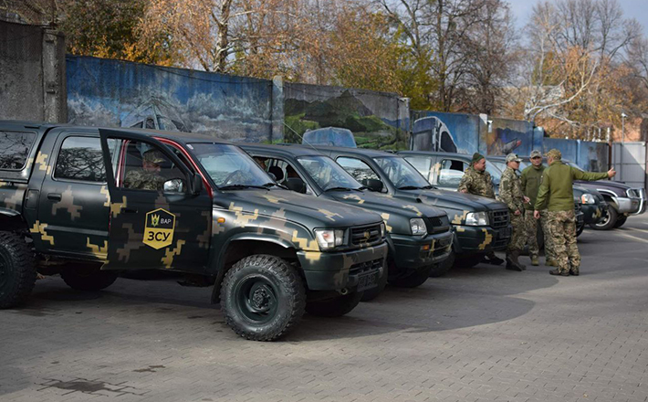 Черкаські аграрії передали 5 пікапів для ЗСУ (ФОТО)