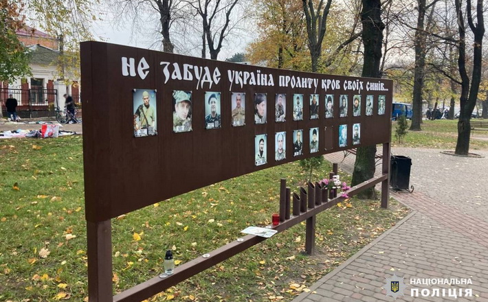 На Уманщині розшукують вандала, який зіпсував меморіальну дошку