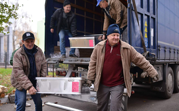 “Школа в коробці”: кілька Черкаських шкіл отримають подарунки