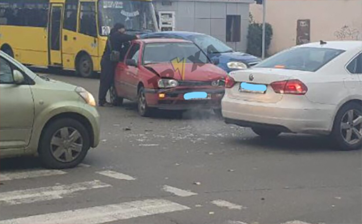 Не надав переваги в русі: у Черкасах сталася ДТП