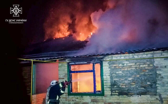 На Черкащині рятувальники ліквідували пожежу господарчої будівлі