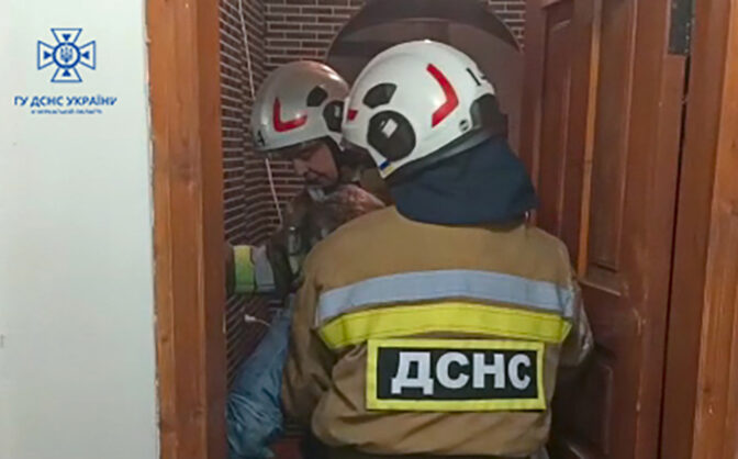 В Умані під час пожежі надзвичайники врятували жінку