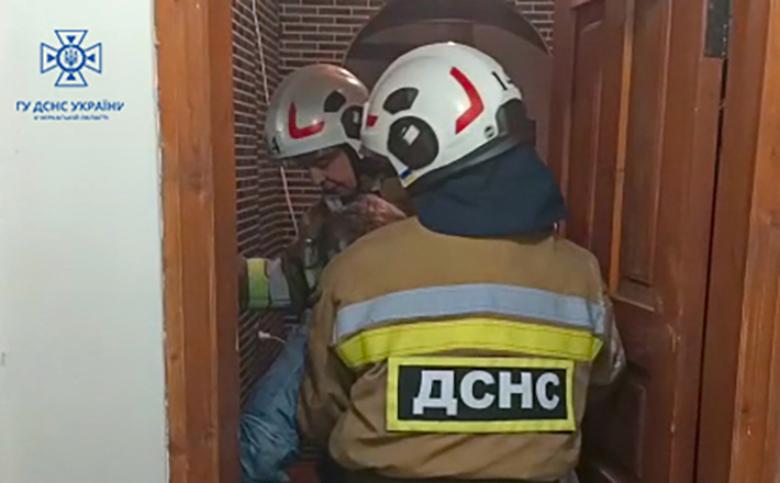 В Умані під час пожежі надзвичайники врятували жінку