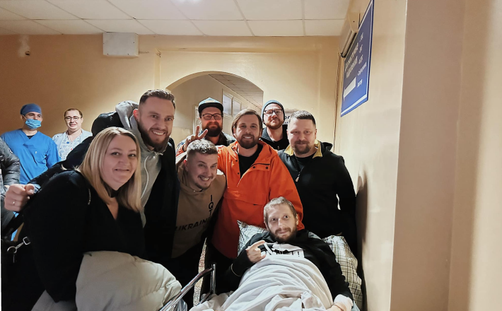 Гурт “Без обмежень” зіграв для поранених бійців у Черкасах