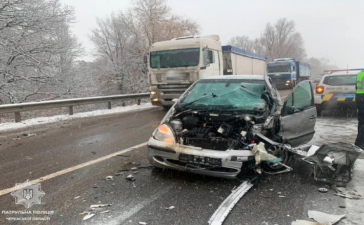 На Черкаській дамбі сталася масштабна автотроща
