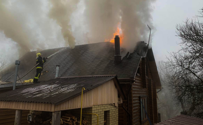 На Черкащині рятувальники ліквідували пожежу будинку