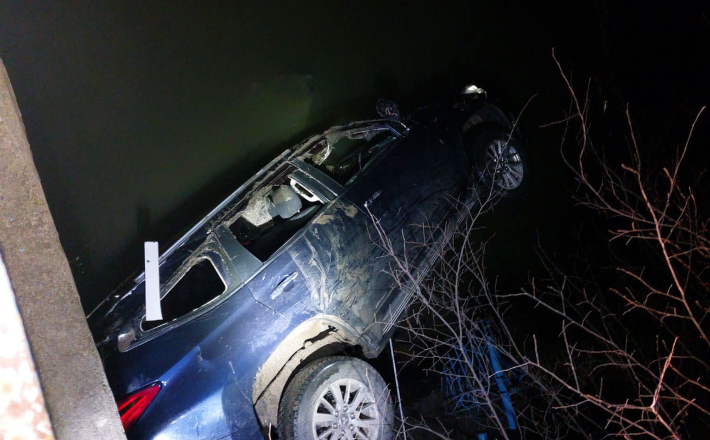 В області авто злетіло з мосту в річку, водій загинув