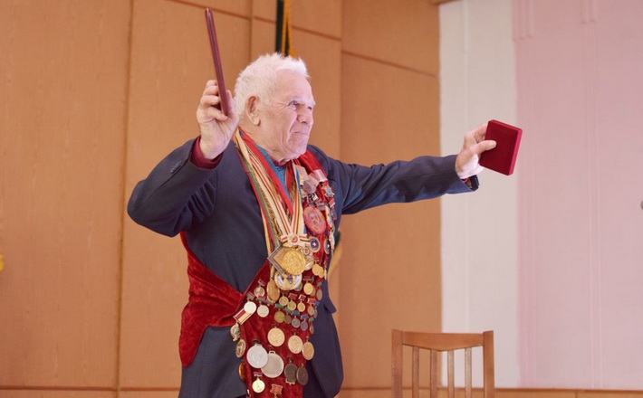 Почесний громадянин Черкас отримав відзнаку «За особливі заслуги перед Черкащиною»