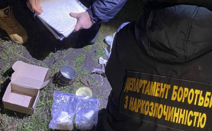 Замовляв онлайн: поліціянти затримали черкащанина, який отримував наркотики поштою