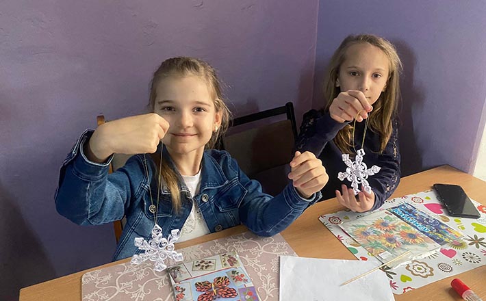 Для дітей-переселенців у Черкасах провели зимові майстер-класи