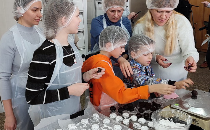 Кулінарний майстер-клас для дітей-переселенців провели у Черкасах