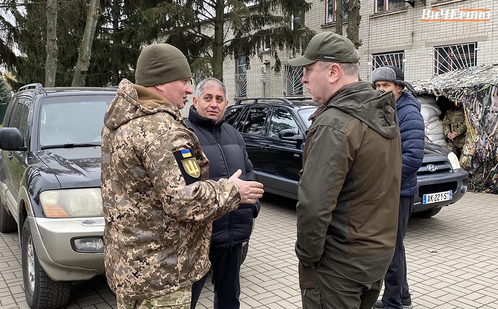 Автопідсилення від Черкас: на передову поїхали ще чотири машини для військових (ВІДЕО, ФОТО)