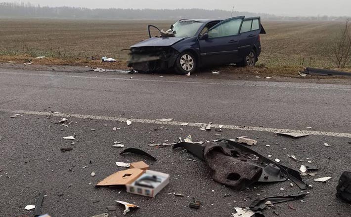 70-річний водій не впорався з керуванням: в області зіштовхнулися легковик і вантажівка