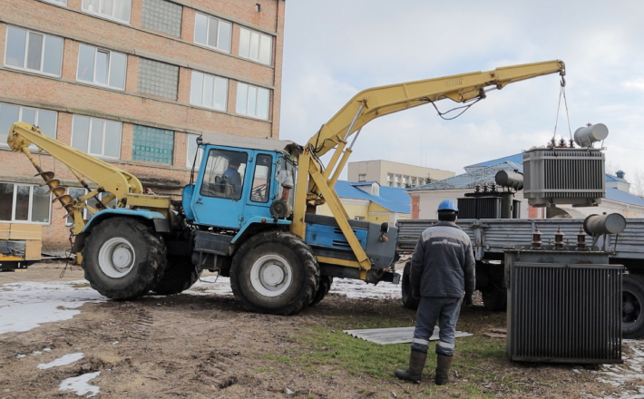 Черкаські енергетики поліпшують електропостачання будівлі для ВПО (ФОТО, ВІДЕО)