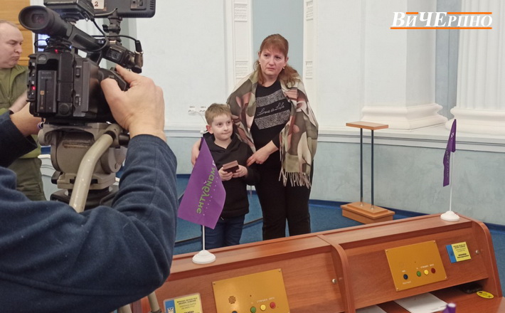 На сесії облради родинам загиблих захисників вручили відзнаки