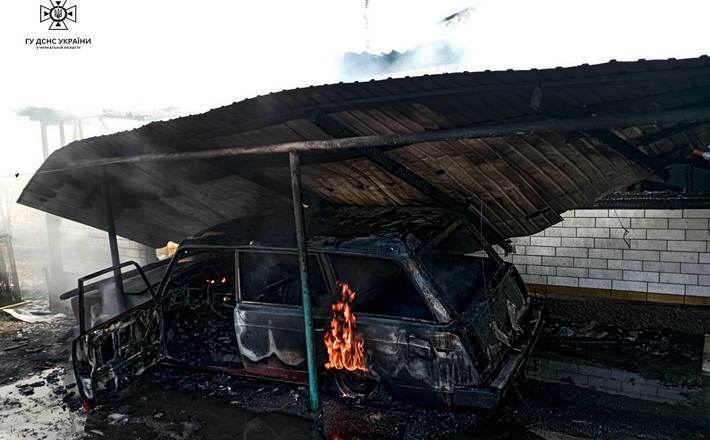 Через пожежу авто на Черкащині пошкоджено житловий будинок
