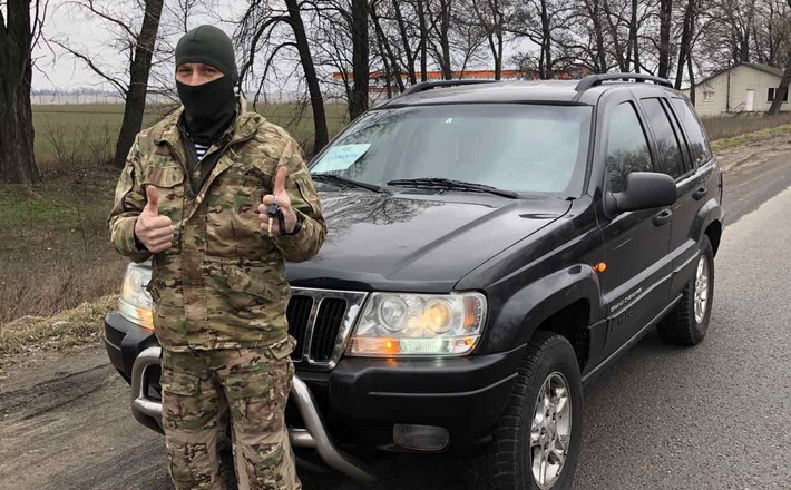 Черкаські медики передали захисникам України нову автівку