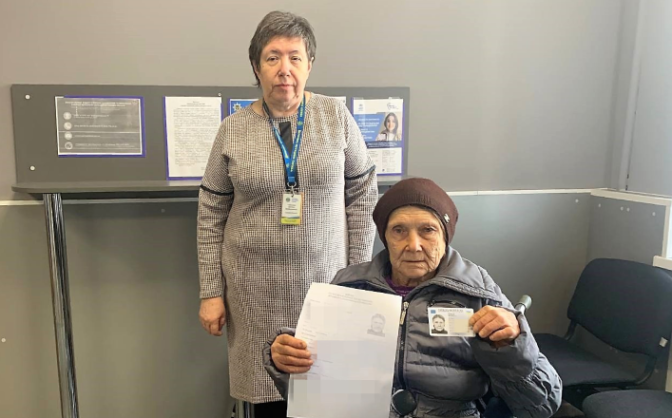 68-річна черкащанка вперше отримала паспорт громадянки України