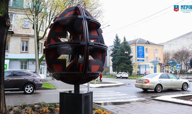 До Великодня у Черкасах встановили новий арт-об’єкт (ФОТО)