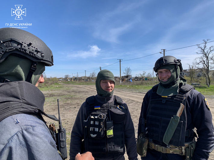 Піротехніки Черкащини продовжують розміновувати деокуповані області