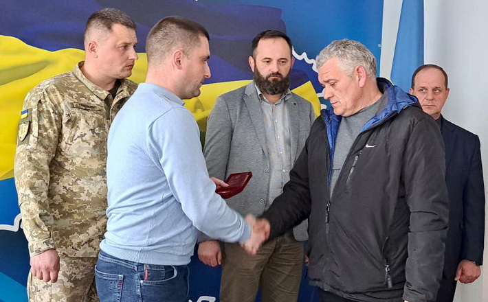 Боронили волю й незалежність: родинам загиблих Героїв передали їх посмертні нагороди