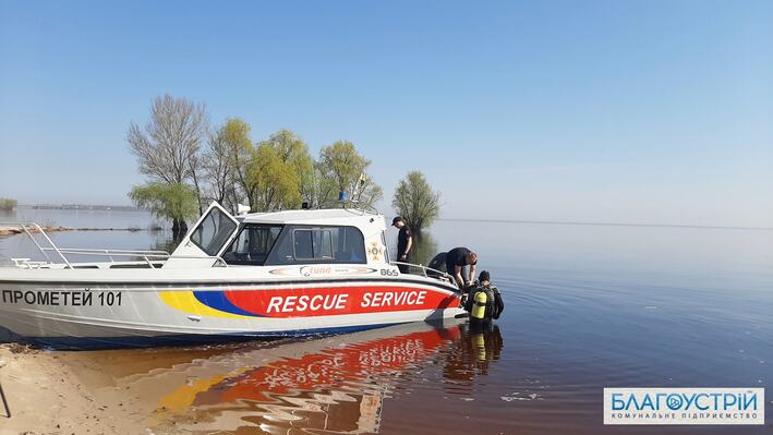 Черкаські водолази обстежили дно Дніпра перед початком купального сезону