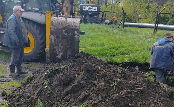 Аварія на колекторі: у Черкасах утворилося провалля