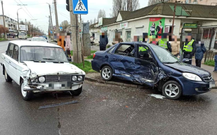 У Черкасах зіштовхнулися дві автівки: є постраждалі