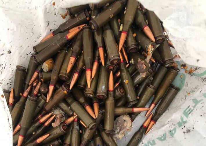 Черкаські патрульні виявили пакет з набоями