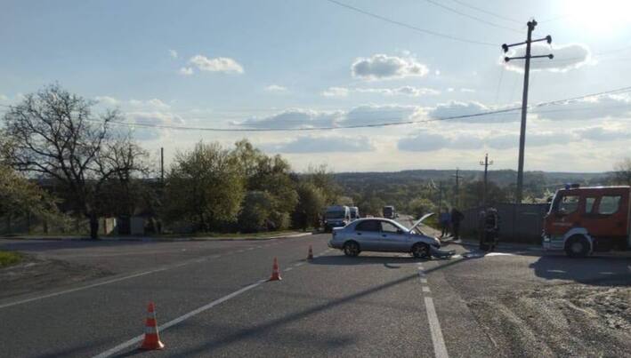 Черкаські правоохоронці встановлюють обставини ДТП, в якій постраждала жінка