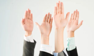 На Смілянщині родина посадовців голосувала за виділення земельних ділянок для себе