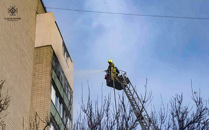 Під час пожежі в Черкасах евакуювали жителів багатоповерхівки