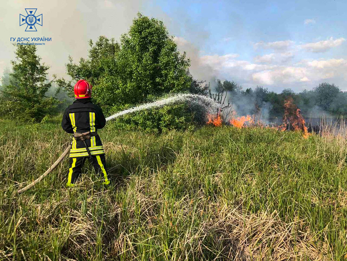 На вихідних уманські пожежники ліквідували три пожежі