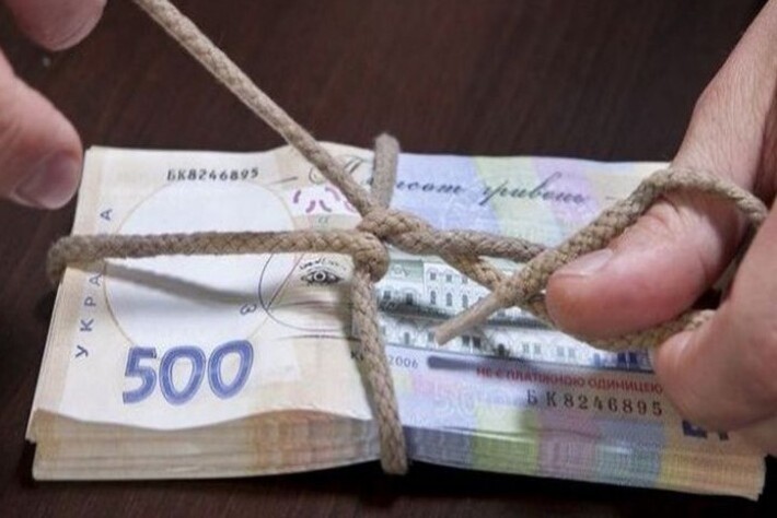 Колишній черкаський директор та головний бухгалтер комунального підприємства привласнив кошти на суму понад 900 тисяч гривень