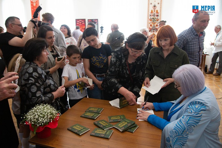 У Черкасах презентували збірку віршів “Другий вимір” (ФОТО)