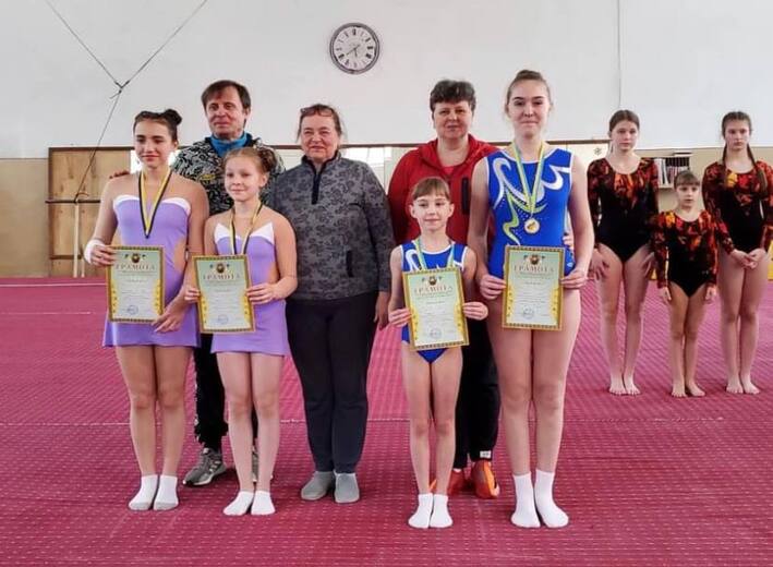 Черкаські акробатки здобули медалі на обласному чемпіонаті