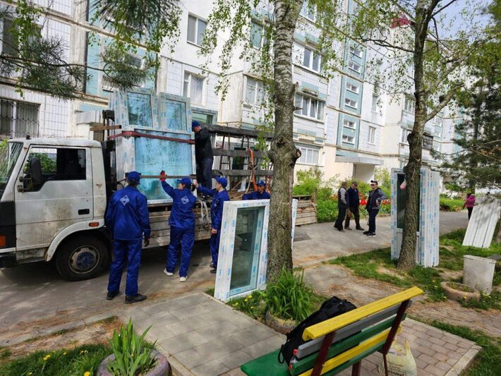 В Умані вже поставили понад 600 вікон у будинках, що постраждали від обстрілів