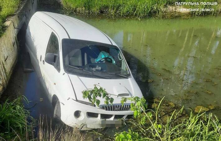 На Черкащині п’яний водій в’їхав у водойму