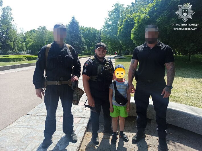 Черкаські патрульні повернули додому дитину, яка загубилася