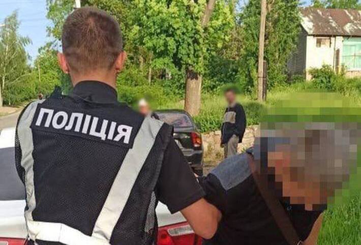 У Каневі правоохоронці затримали чоловіка за збут зброї