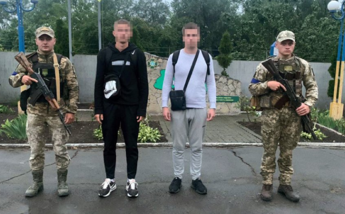 Йшли пішки в Польщу: на Волині затримали двох ухилянтів з Черкащини