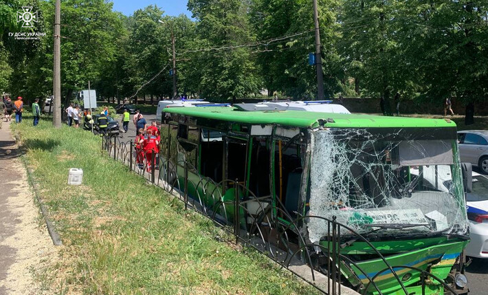 У ДТП у Черкасах за участі автобуса постраждали четверо людей (ОНОВЛЕНО)