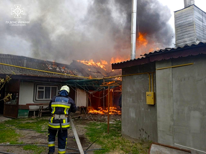 Вихідними черкаські рятувальники ліквідували п’ять пожеж