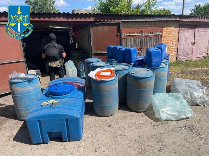 На Черкащині викрили діяльність з підпільного виготовлення контрафактного алкоголю