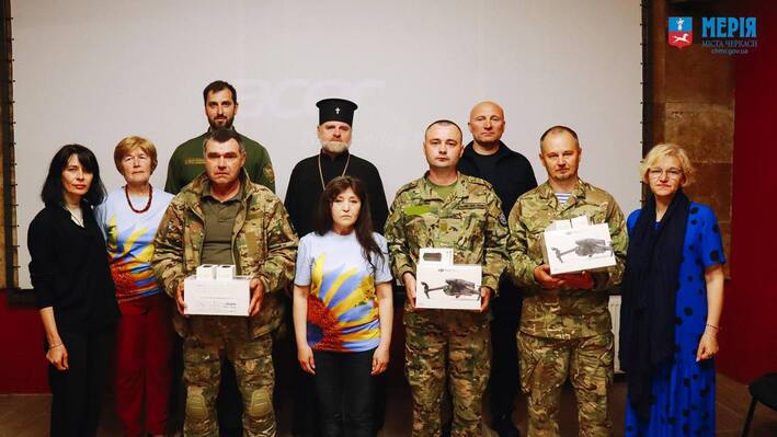 У Черкасах рідні загиблих на війні захисників купили для ТрО три дрони